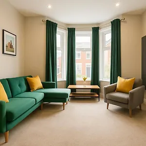 4 Bedroom Spacious House In , Cardiff United Kingdom